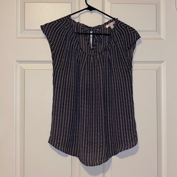 LAUREN Conrad Blouse with Heart design and Bow tie closure - Picture 4 of 4